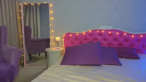 Snapshot of ariana_petite chatting on 03.09.25 Ariana online show from 03.09.25