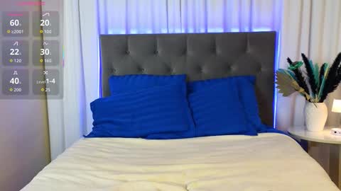 Snapshot of ariana_petite chatting on 09.23.25 Ariana online show from 09.23.25