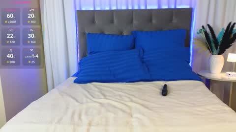 Snapshot of ariana_petite chatting on 10.14.25 Ariana online show from 10.14.25