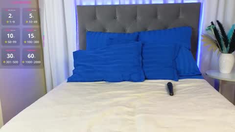 Snapshot of ariana_petite chatting on 10.16.25 Ariana online show from 10.16.25