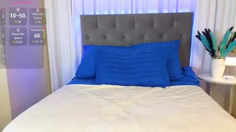 Snapshot of ariana_petite chatting on 12.03.25 Ariana online show from 12.03.25