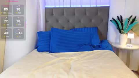 Snapshot of ariana_petite chatting on 12.15.25 Ariana online show from 12.15.25