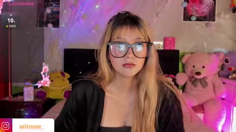 Snapshot of ariana_rosse__ chatting on 11.24.25 Ariana online show from 11.24.25