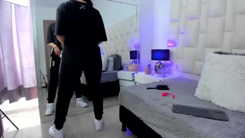  ariana  online show from 09.15.25