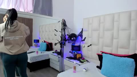  ariana  online show from 10.16.25