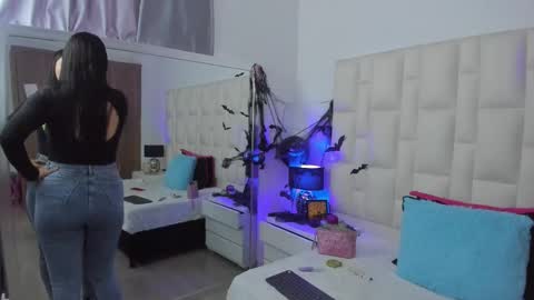  ariana  online show from 10.22.25