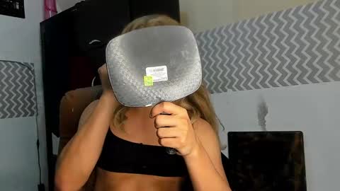 ARIANA SALAZAR online show from 01.02.25