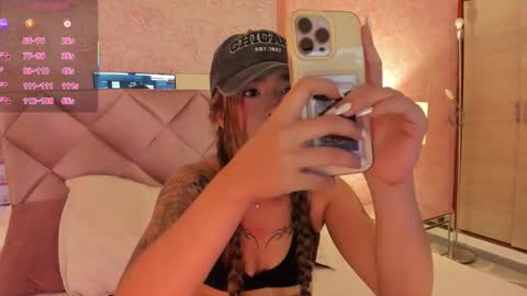 Snapshot of ariana_villada chatting on 12.18.25 Ari online show from 12.18.25