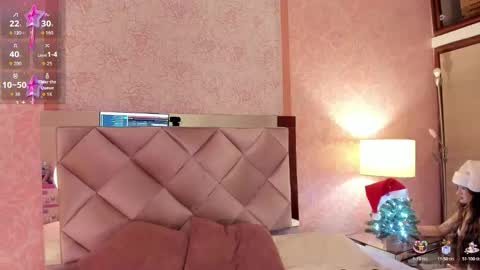 Snapshot of ariana_villada chatting on 12.21.25 Ari online show from 12.21.25