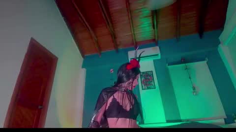 ariana_whitee online show from 10.31.25