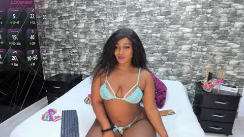 Snapshot of arianaablack chatting on 12.19.24 Ariana online show from 12.19.24