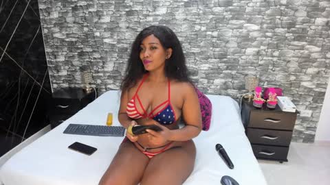 Snapshot of arianaablack chatting on 12.20.24 Ariana online show from 12.20.24