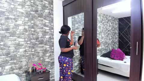 Snapshot of arianaablack chatting on 12.27.24 Ariana online show from 12.27.24