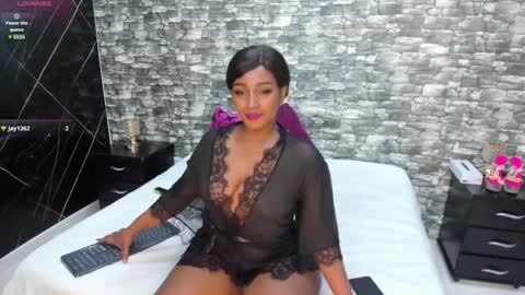 Snapshot of arianaablack chatting on 12.31.24 Ariana online show from 12.31.24