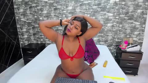 Snapshot of arianaablack chatting on 01.07.25 Ariana online show from 01.07.25