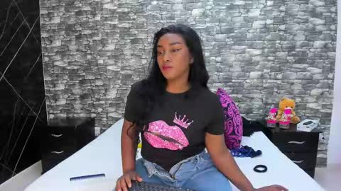 Snapshot of arianaablack chatting on 02.12.25 Ariana online show from 02.12.25