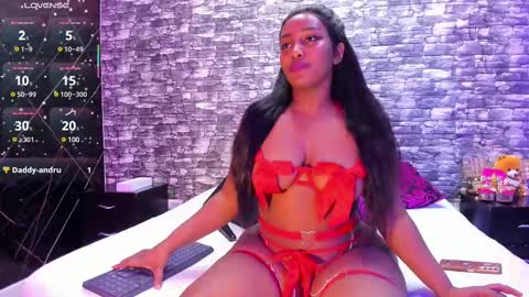 Snapshot of arianaablack chatting on 03.10.25 Ariana online show from 03.10.25