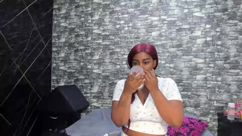 Snapshot of arianaablack chatting on 10.18.25 Ariana online show from 10.18.25