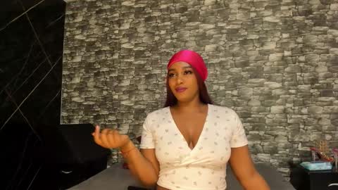 Snapshot of arianaablack chatting on 11.25.25 Ariana online show from 11.25.25