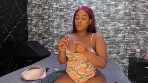 Snapshot of arianaablack chatting on 11.26.25 Ariana online show from 11.26.25