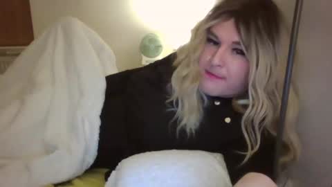 Snapshot of arianalopez98 chatting on 12.14.24 Ariana 3 online show from 12.14.24