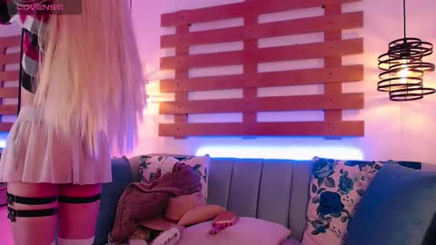 Ari  online show from 10.04.25