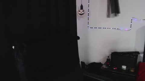 help me 100 hands up my OF is Free  online show from 11.19.25