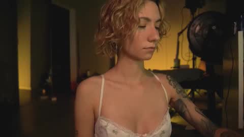 Snapshot of arianna_richi chatting on 03.01.25 Olivka online show from 03.01.25