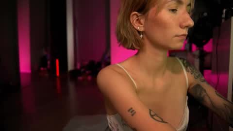 Snapshot of arianna_richi chatting on 03.08.25 Olivka online show from 03.08.25