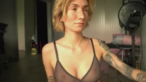 Snapshot of arianna_richi chatting on 03.11.25 Olivka online show from 03.11.25