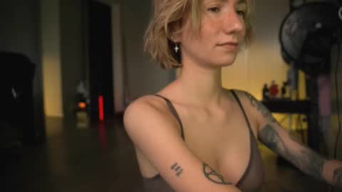 Snapshot of arianna_richi chatting on 03.12.25 Olivka online show from 03.12.25