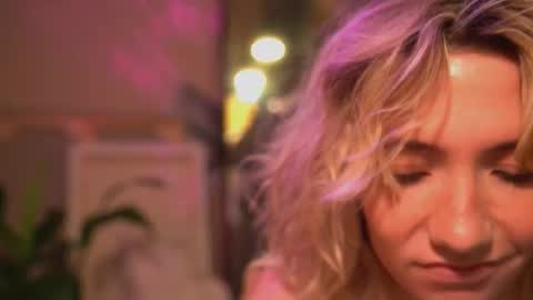 Snapshot of arianna_richi chatting on 10.04.25 Olivka online show from 10.04.25