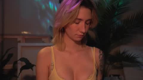 Snapshot of arianna_richi chatting on 10.17.25 Olivka online show from 10.17.25