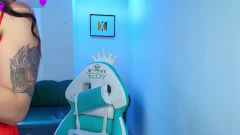 Snapshot of arianna_sweeet chatting on 10.14.25 arianna_sweeet online show from 10.14.25