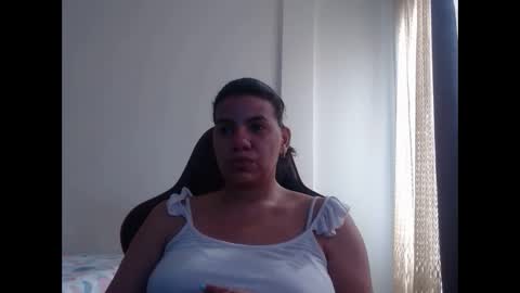 Snapshot of ariannaloovel chatting on 01.14.25 ariannaloovel online show from 01.14.25