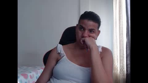 Snapshot of ariannaloovel chatting on 01.20.25 ariannaloovel online show from 01.20.25