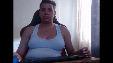 Snapshot of ariannaloovel chatting on 01.28.25 ariannaloovel online show from 01.28.25