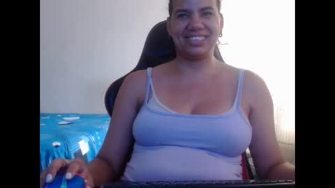 Snapshot of ariannaloovel chatting on 02.05.25 ariannaloovel online show from 02.05.25