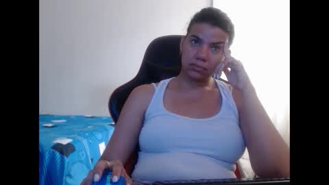 Snapshot of ariannaloovel chatting on 02.10.25 ariannaloovel online show from 02.10.25