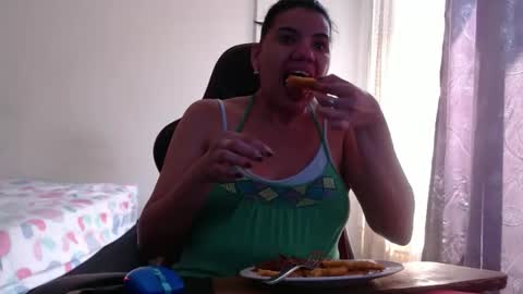 Snapshot of ariannaloovel chatting on 09.29.25 ariannaloovel online show from 09.29.25