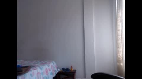 Snapshot of ariannaloovel chatting on 10.29.25 ariannaloovel online show from 10.29.25