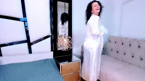 ariannarussell1 online show from 07.07.26