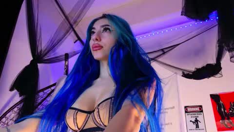 Snapshot of ariavossx chatting on 11.30.25 Aria online show from 11.30.25