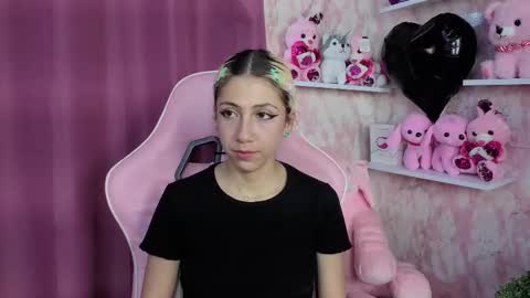 Snapshot of aribunnie chatting on 11.06.25 Ari Bunnie online show from 11.06.25