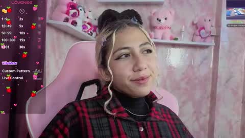 Snapshot of aribunnie chatting on 11.18.25 Ari Bunnie online show from 11.18.25