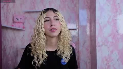 Snapshot of aribunnie chatting on 12.21.25 Ari Bunnie online show from 12.21.25