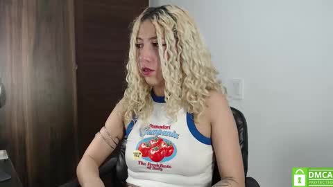 Snapshot of aribunnie chatting on 03.03.26 Ari Bunnie online show from 03.03.26