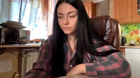 Snapshot of aricavanetta chatting on 10.27.25 Nicol online show from 10.27.25