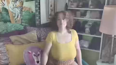 Snapshot of arielabai chatting on 10.15.25 Arielle Ari online show from 10.15.25