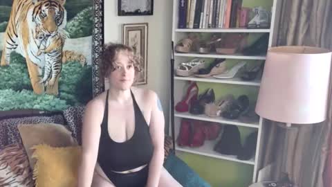 Snapshot of arielabai chatting on 12.02.25 Arielle Ari online show from 12.02.25